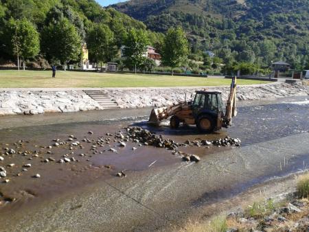 Maquinaria Pesada en el Burbia